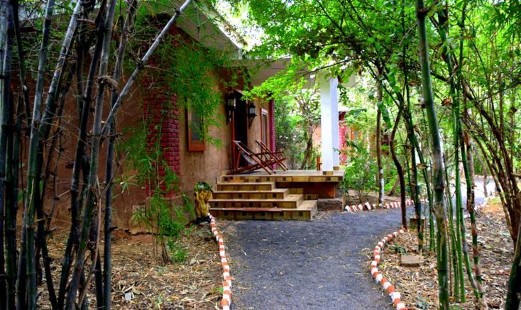 Lemon Tree Wildlife Resort, Bandhavgarh Tāla Esterno foto