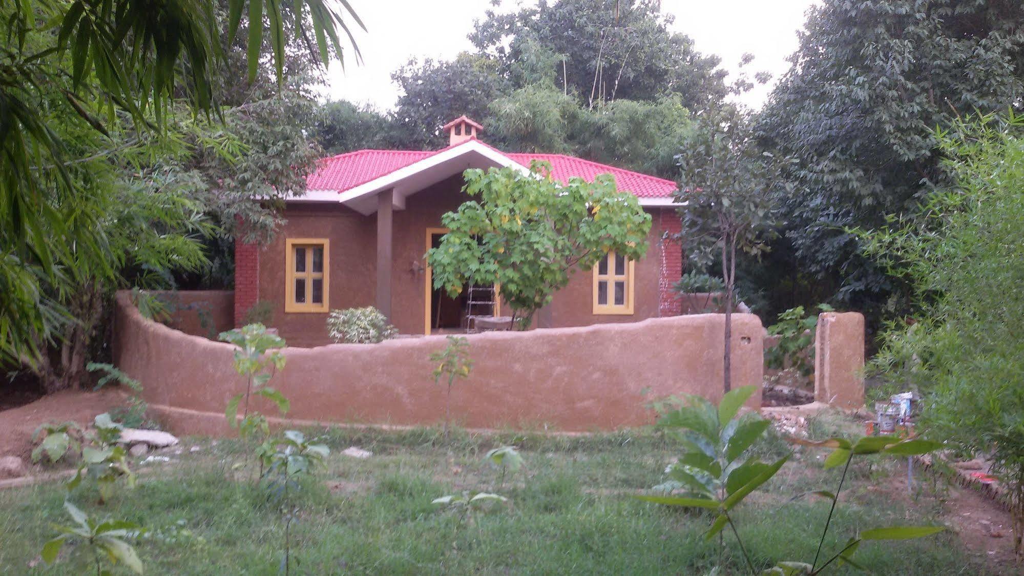 Lemon Tree Wildlife Resort, Bandhavgarh Tāla Esterno foto